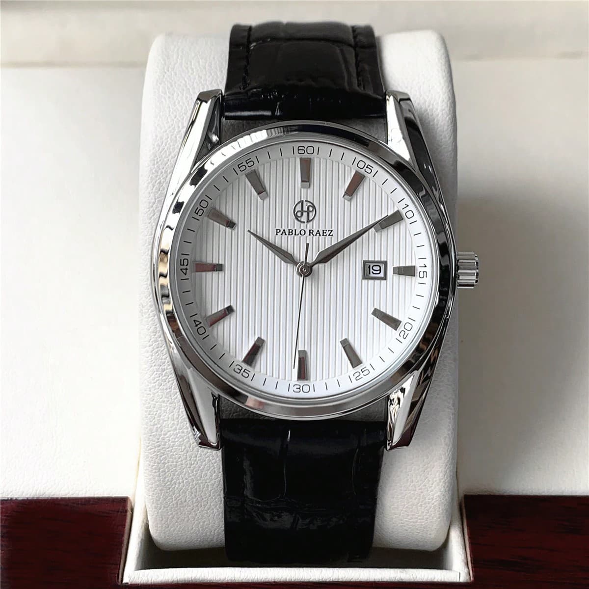1 pièce Montre d'affaires pour homme SUS304 acier inoxydable argent boîtier IPS luxe noir doux et respirant design de cadran de mode avec